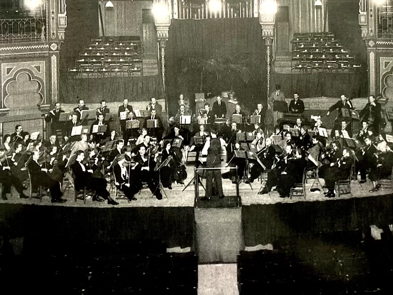 Sepia image of BPO performing in Brighton Dome Concert Hall (pre-refurb)